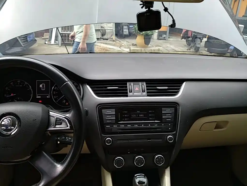 Skoda Octavia 2014 — фото 13