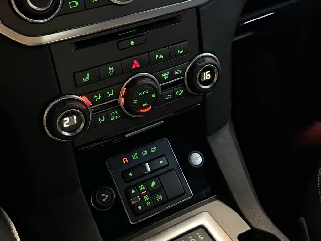 Land Rover Discovery 2014 — фото 9