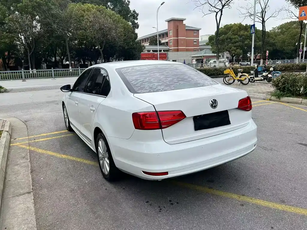 Volkswagen Sagitar 2015