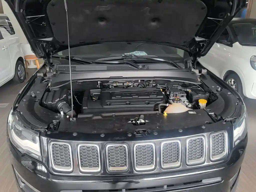 Jeep Compass 2018 — фото 20