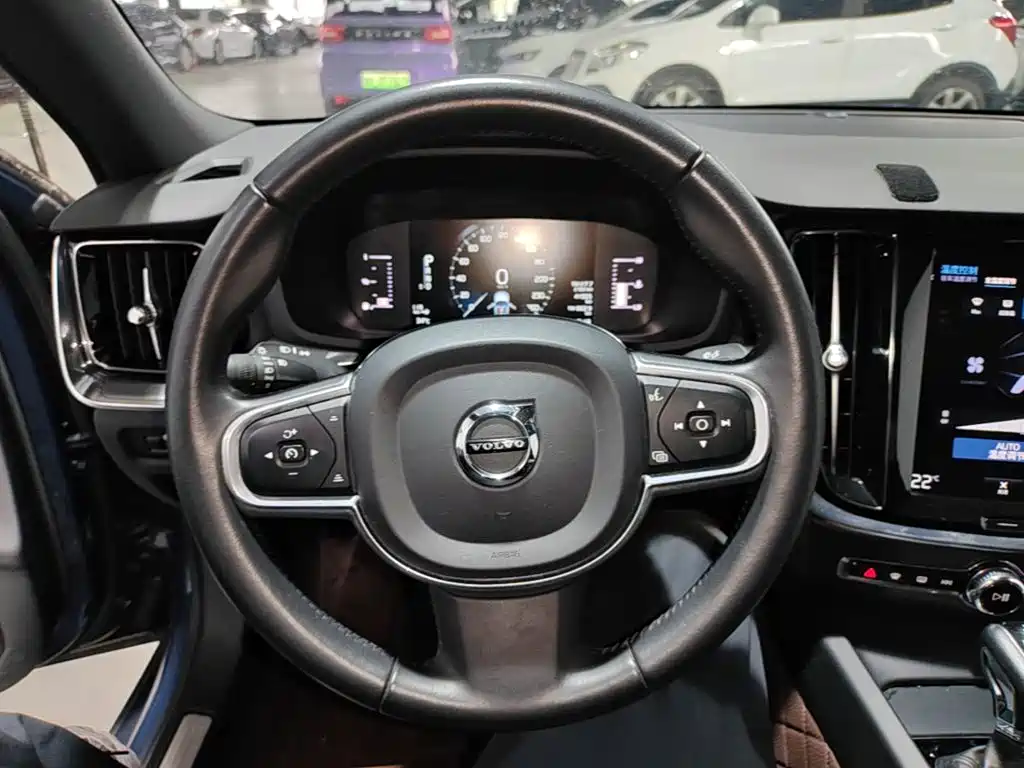 Volvo S60 2020 — фото 11