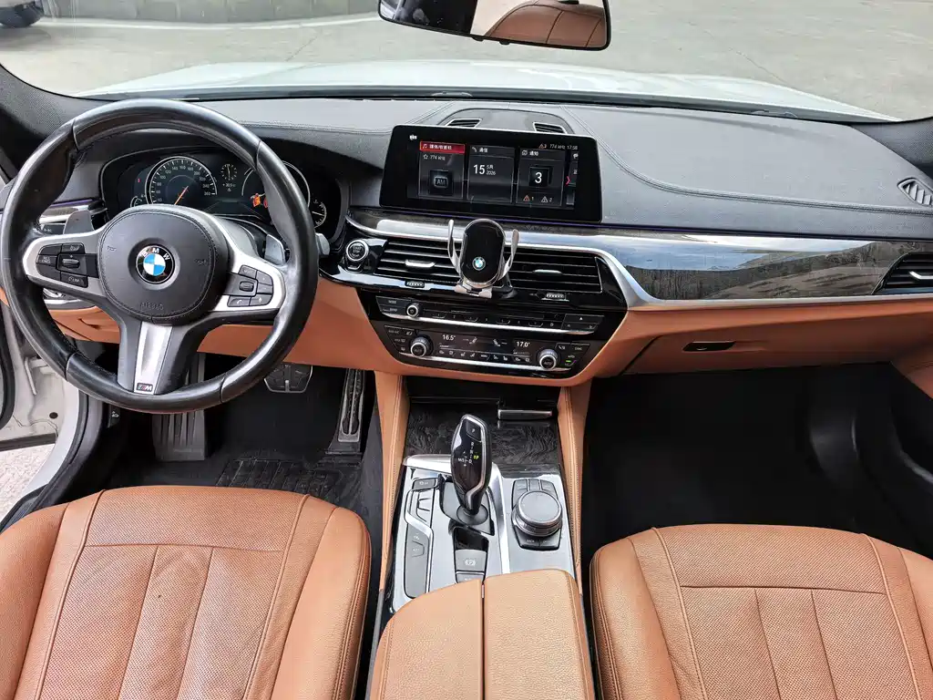 BMW 5 Series 2018 — фото 7