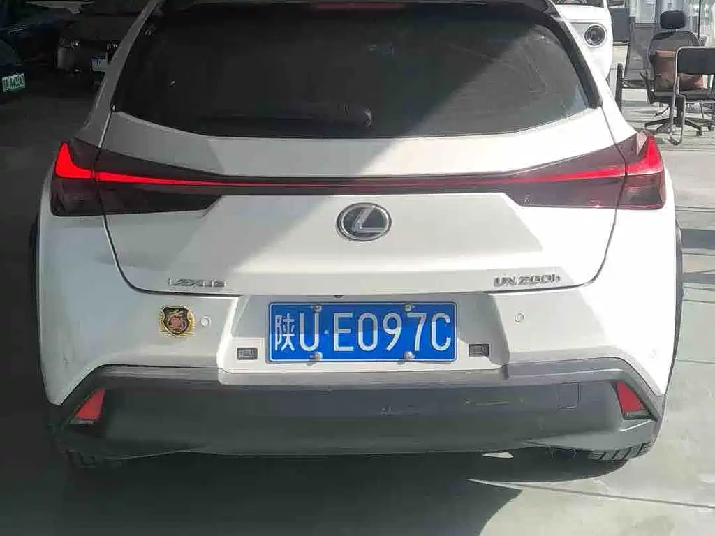 Lexus UX 2023 — фото 4