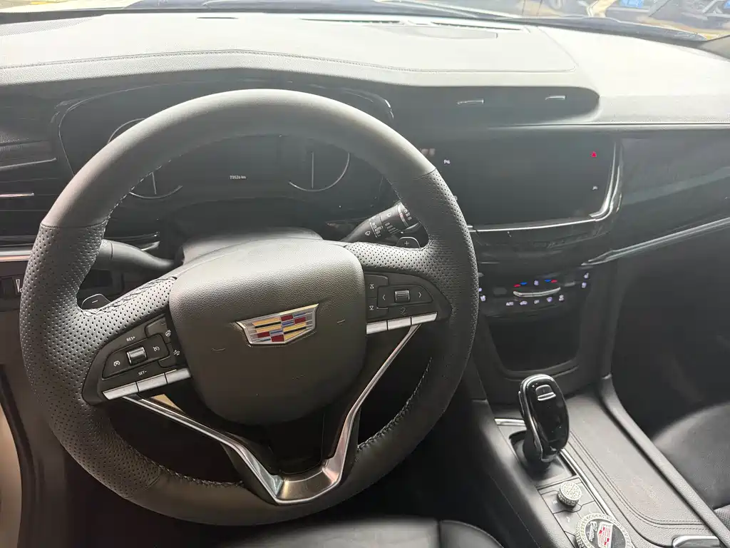 Cadillac XT6 2022 — фото 14