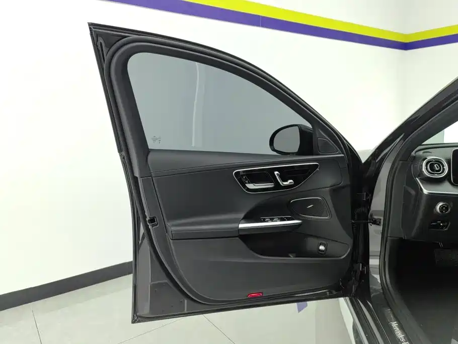 Mercedes-Benz C-Class 2024
