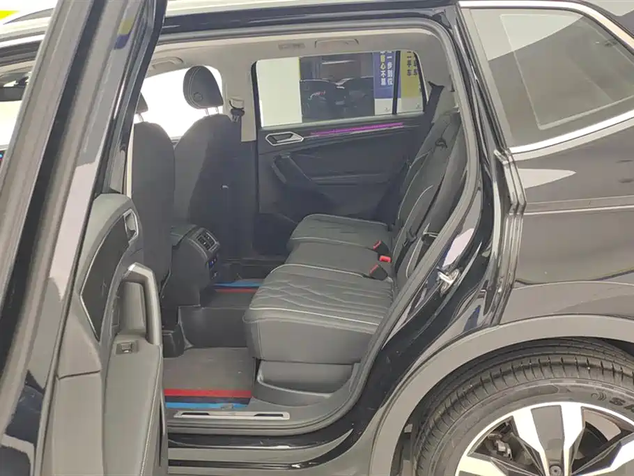 Volkswagen Tiguan L 2023 — фото 11