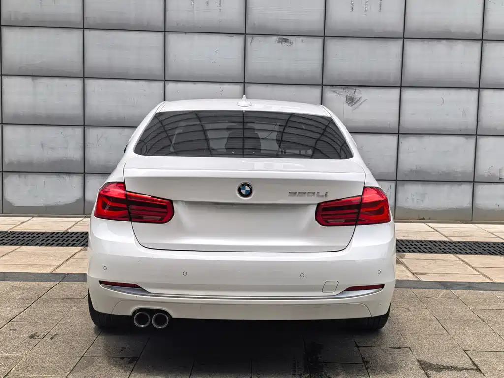 BMW 3 Series 2019 — фото 21