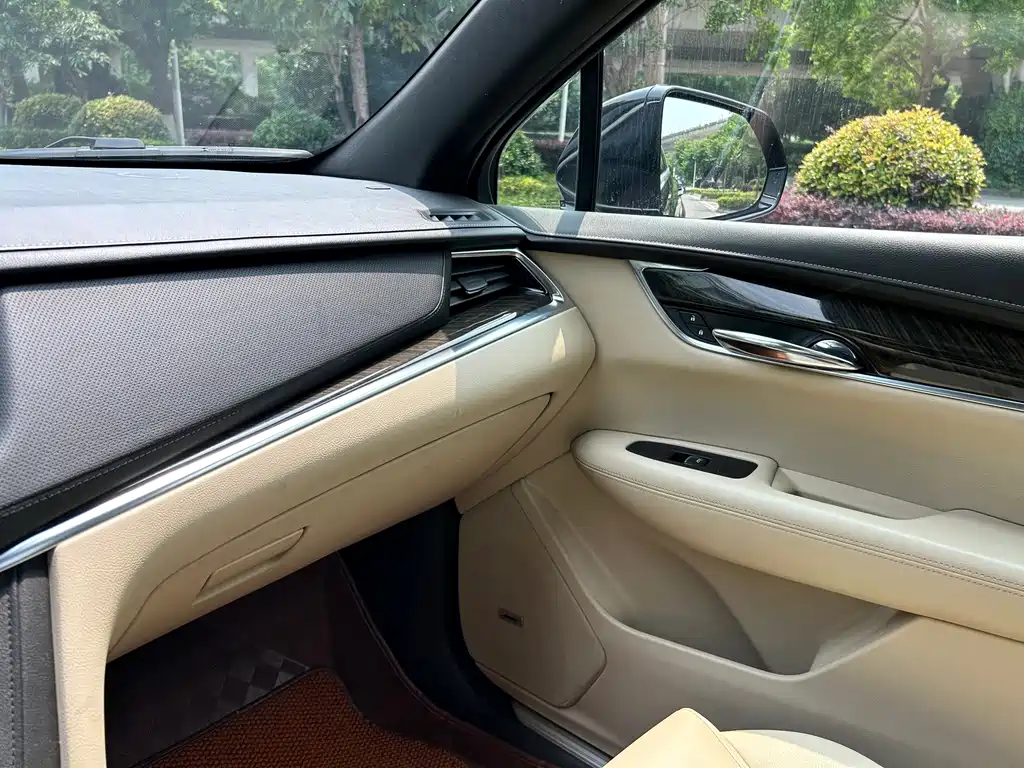 Cadillac XT5 2017 — фото 15
