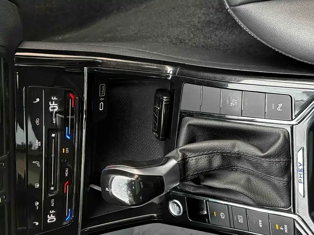 Volkswagen Passat PHEV 2022