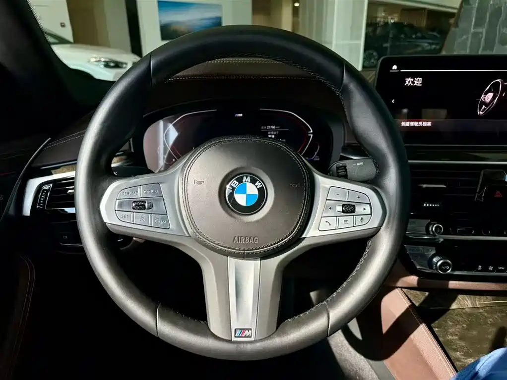 BMW 5 Series 2023 — фото 10