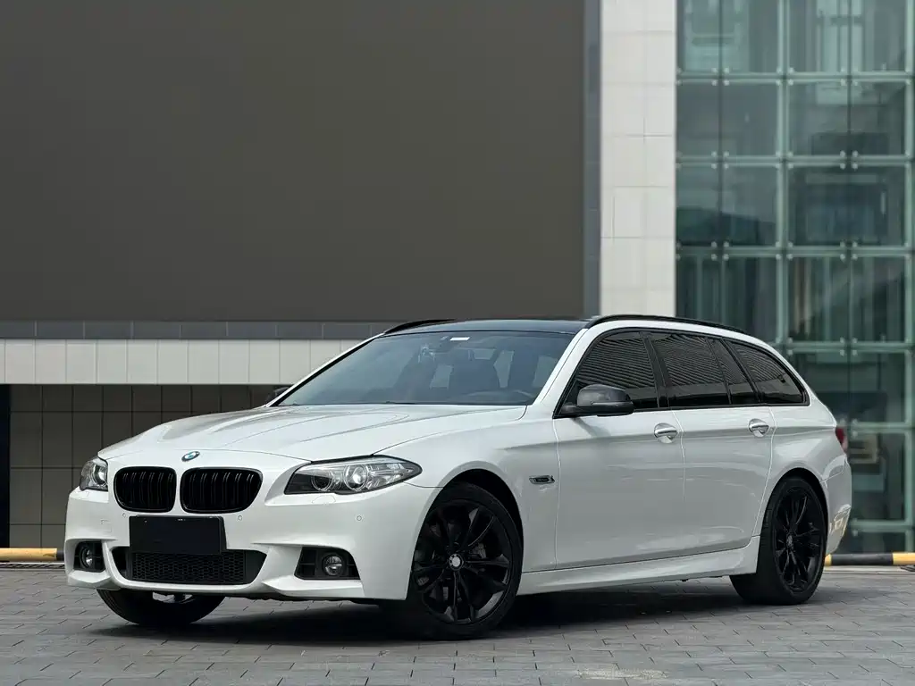BMW 5 Series 2016 — фото 1
