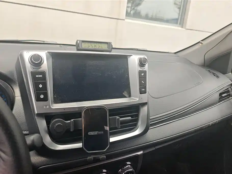 Toyota Yaris L 2018 — фото 13