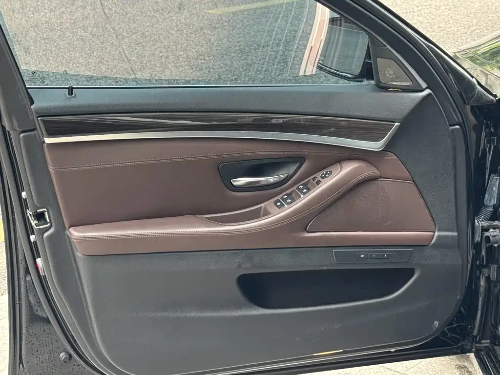 BMW 5 Series 2016 — фото 14