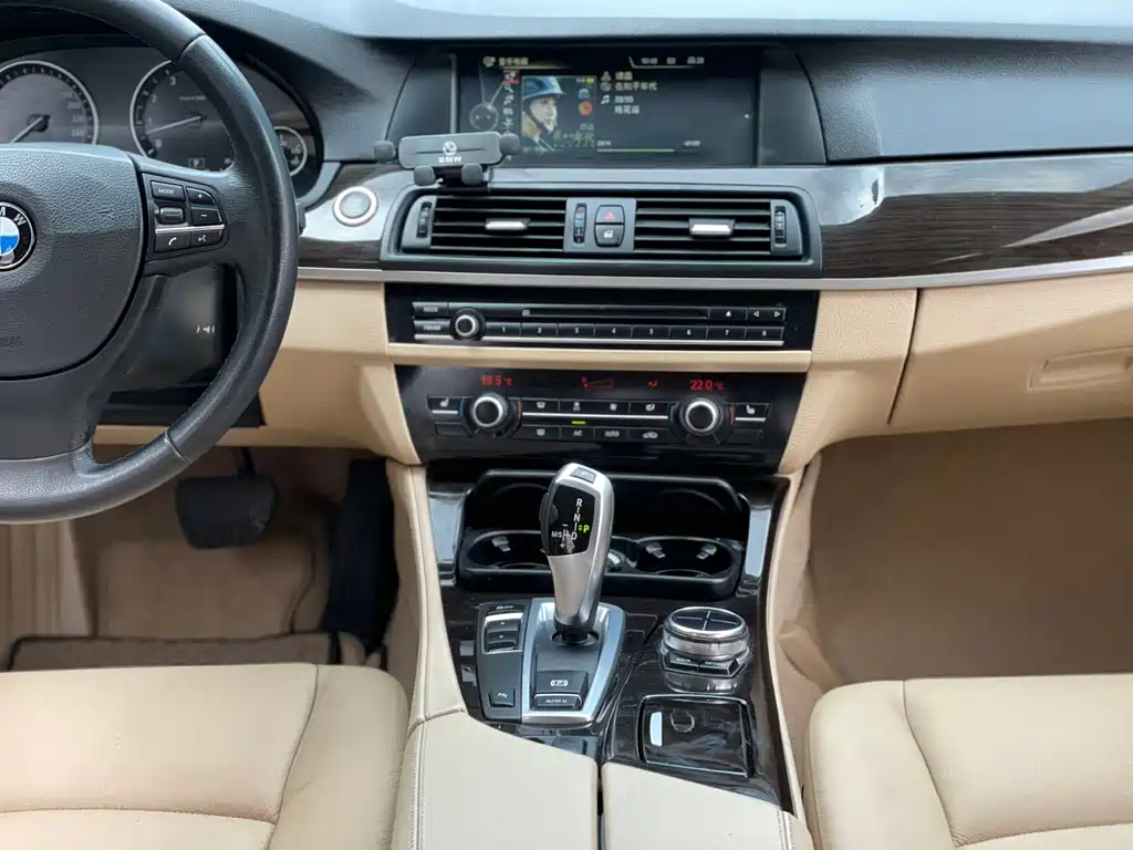 BMW 5 Series 2013 — фото 9