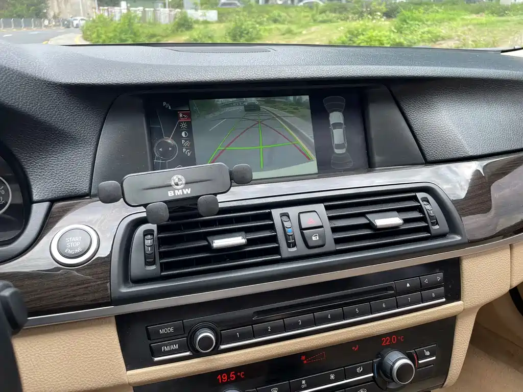 BMW 5 Series 2013 — фото 10