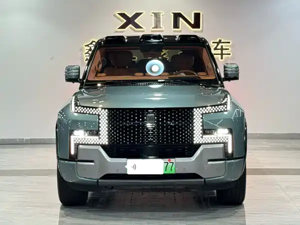 Yangwang U8 2024