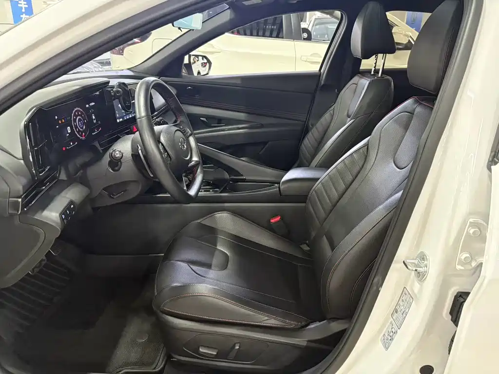 Hyundai Elantra 2023
