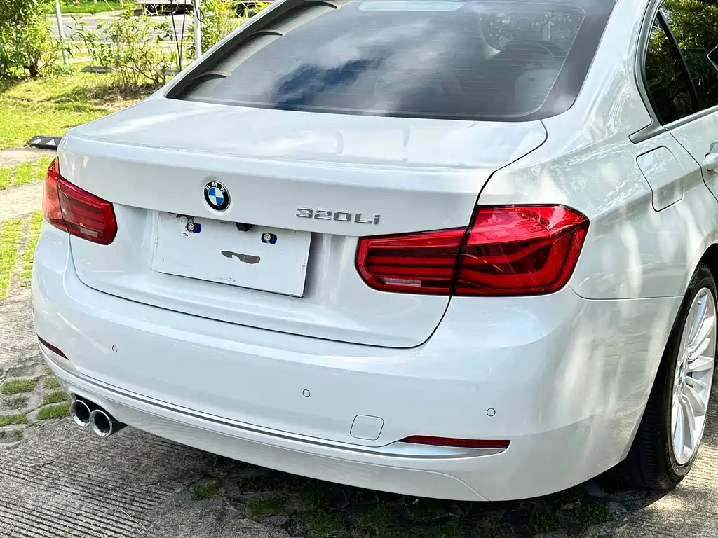 BMW 3 Series 2018 — фото 18