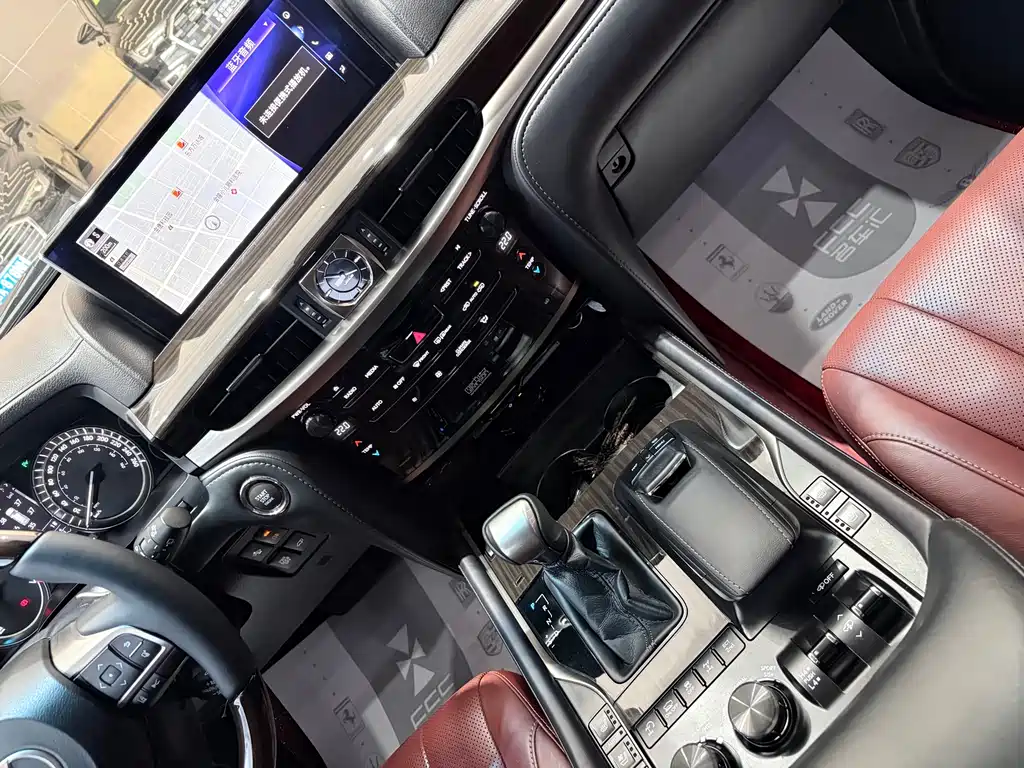 Lexus LX 2017 — фото 16