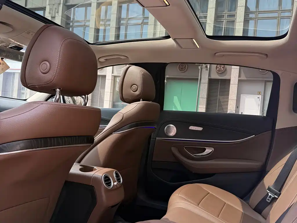 Mercedes-Benz E-Class 2019 — фото 11