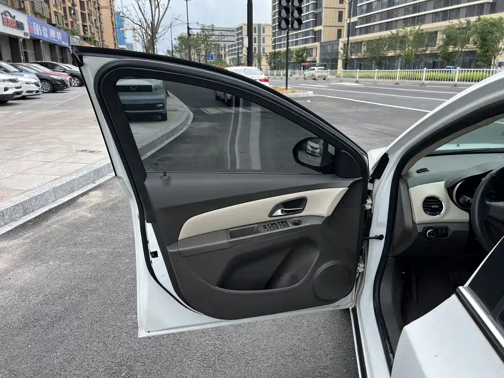 Chevrolet Cruze 2016 — фото 13