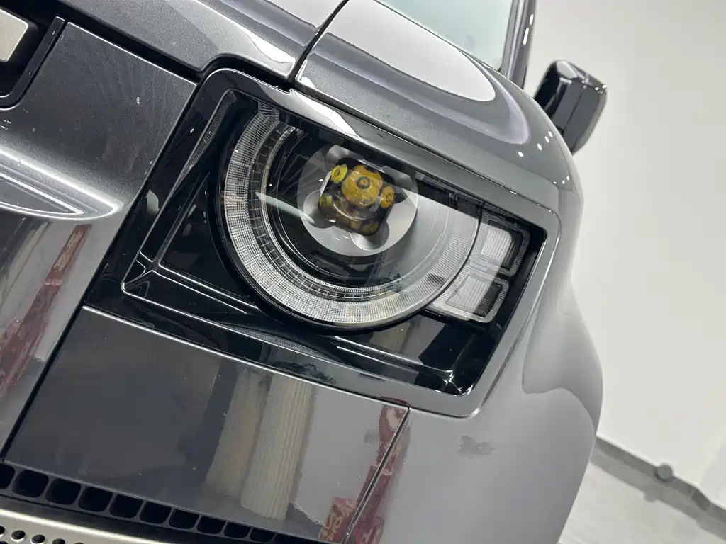 Land Rover Defender 2024 — фото 17