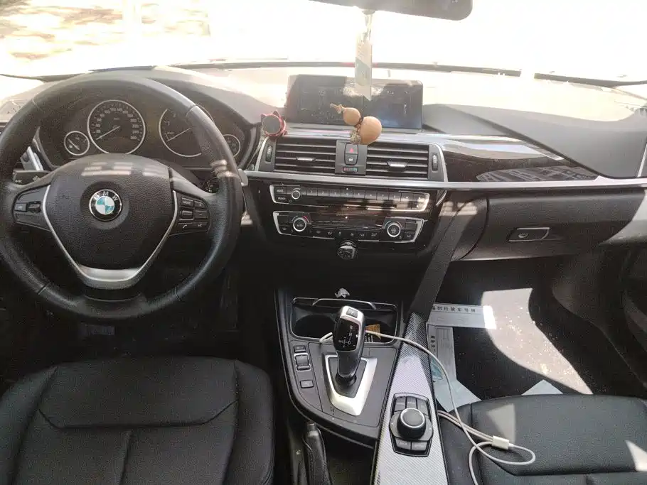 BMW 3 Series 2017 — фото 12