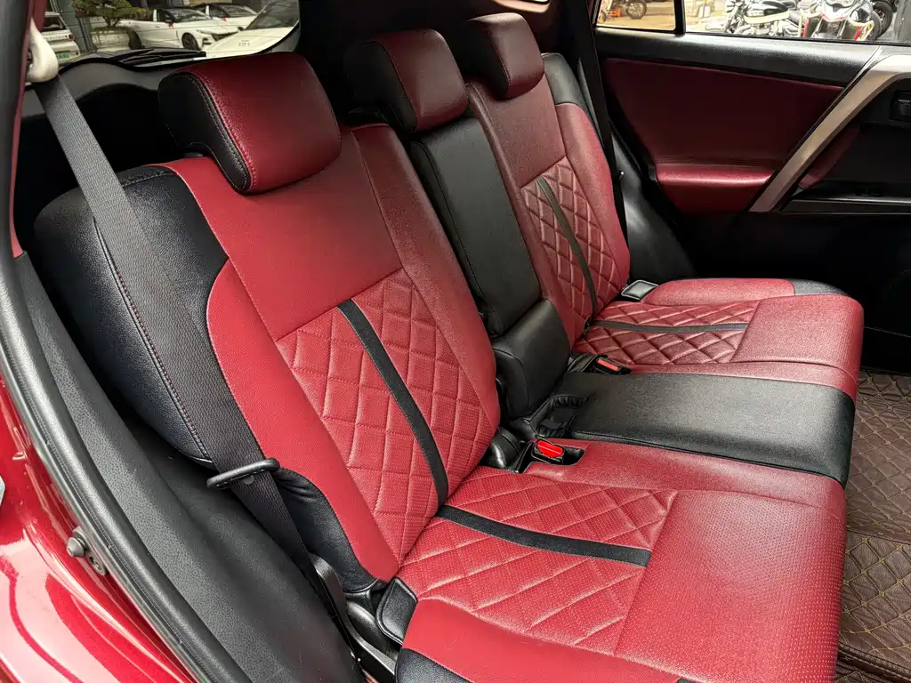 Toyota RAV4 2019 — фото 23