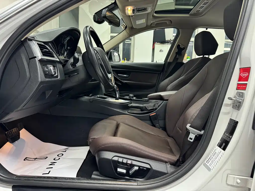 BMW 3 Series 2018 — фото 10