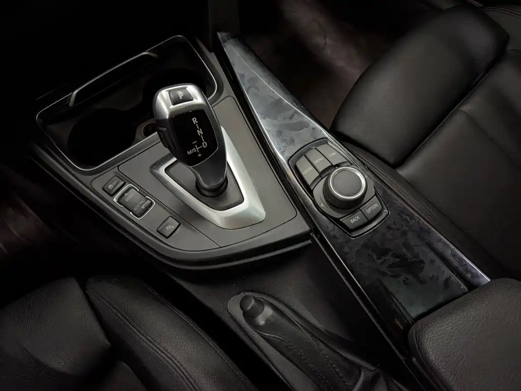 BMW 3 Series GT 2018 — фото 12