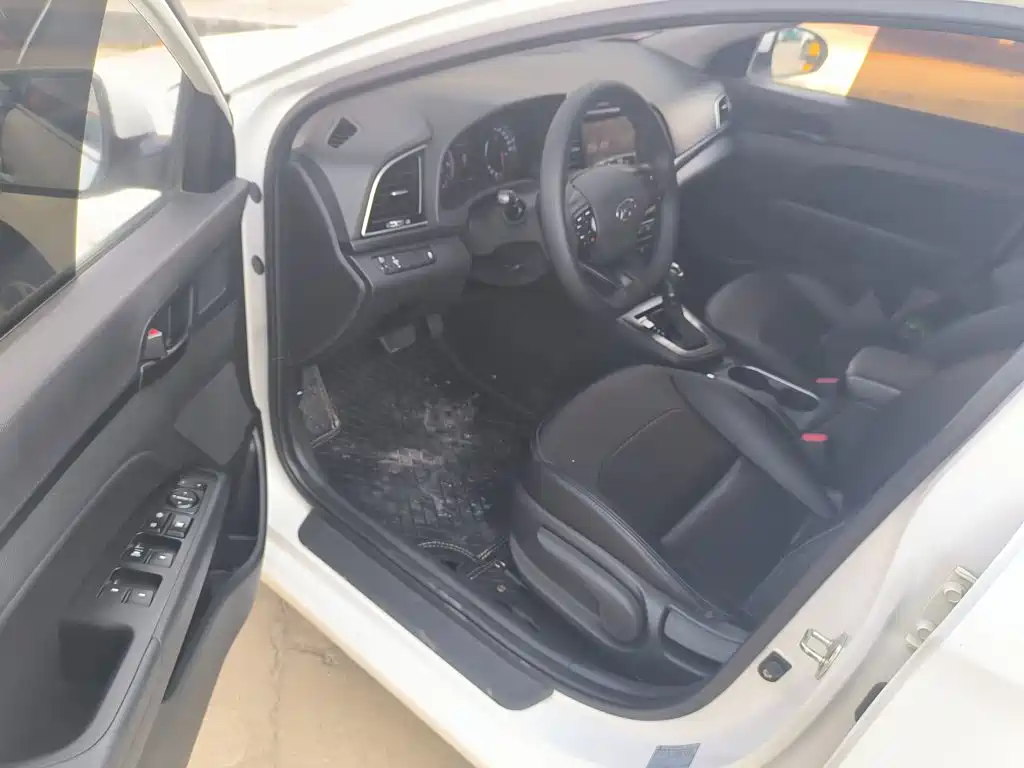 Hyundai Elantra 2019 — фото 13