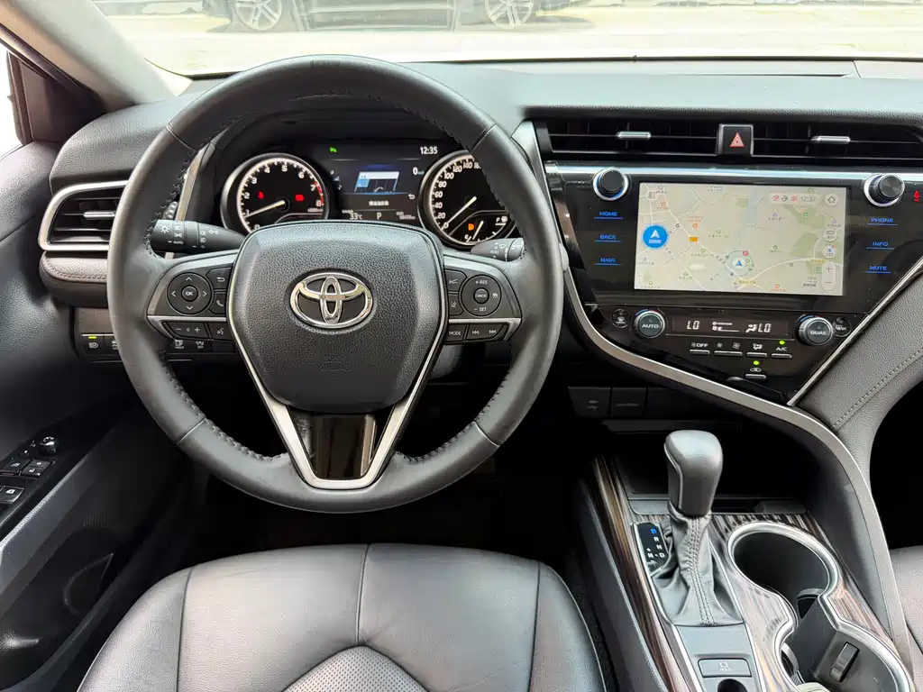 Toyota Camry 2020 — фото 9