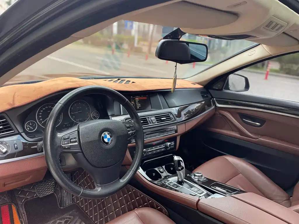 BMW 5 Series 2015 — фото 19