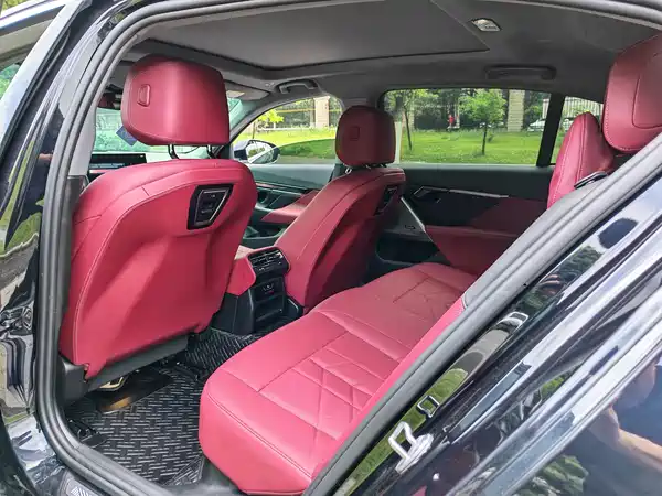 BMW 5 Series 2025