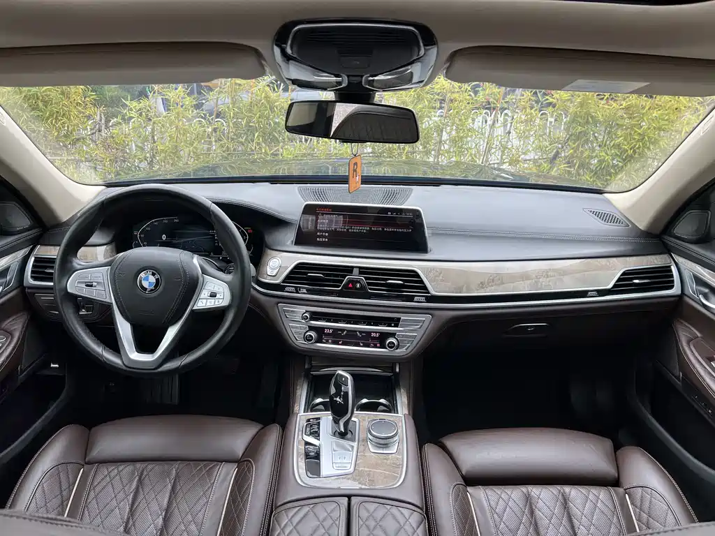 BMW 7 Series 2021 — фото 12