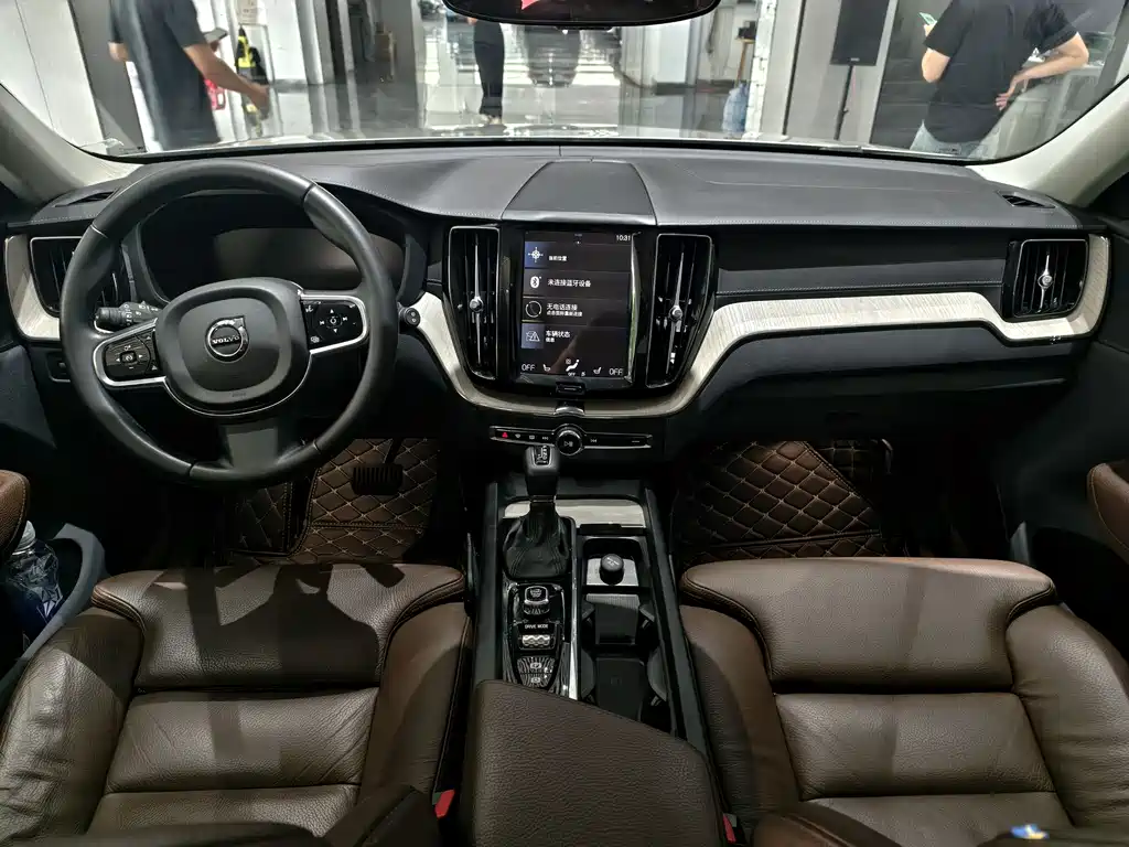 Volvo XC60 2020 — фото 17
