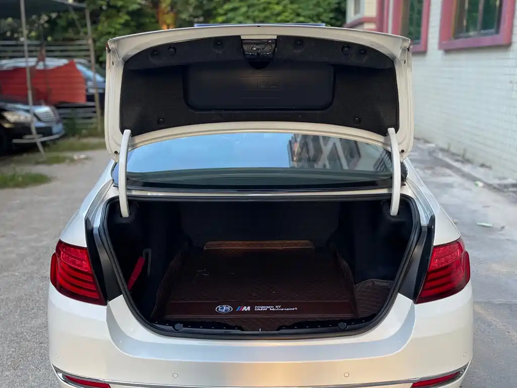 BMW 5 Series 2015 — фото 15