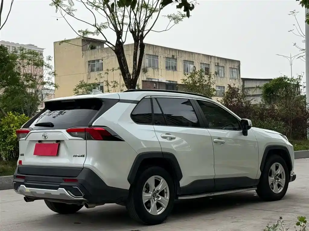 Toyota RAV4 2021