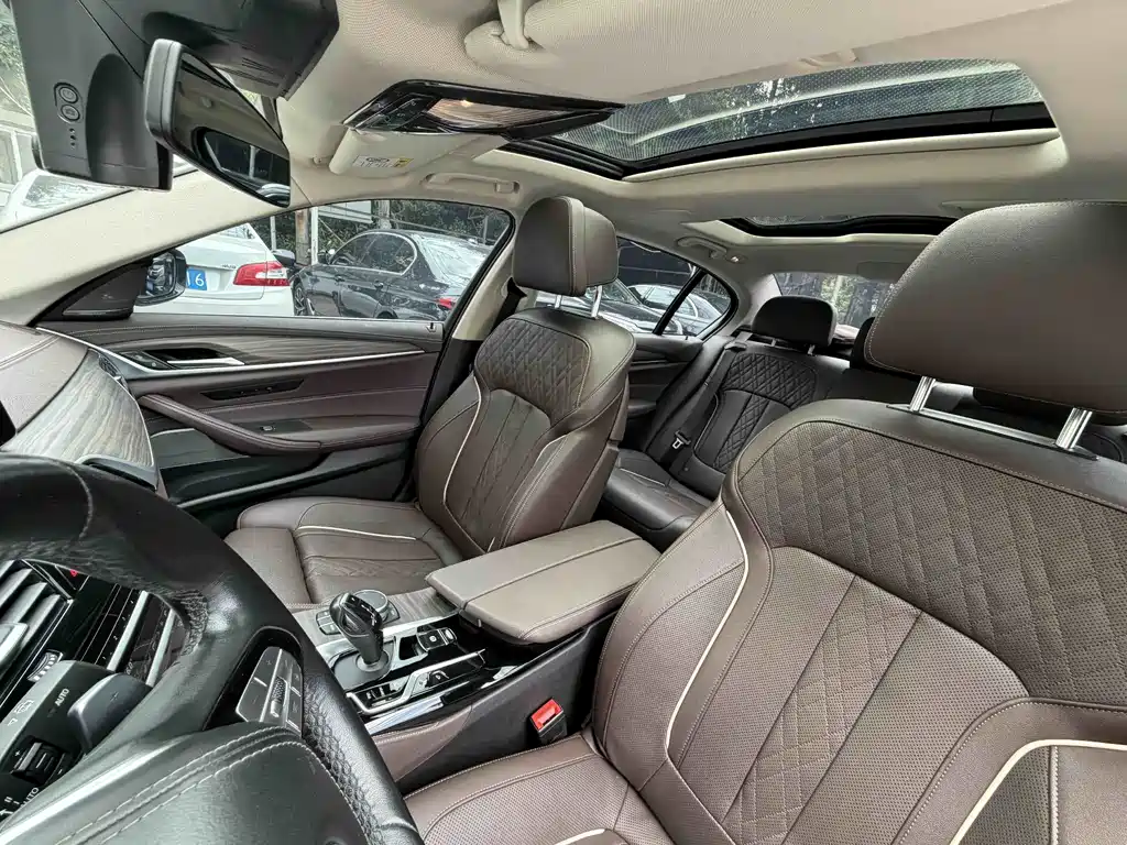 BMW 5 Series 2021 — фото 13