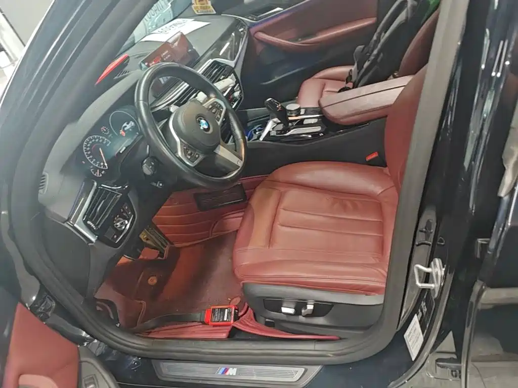 BMW 5 Series 2019 — фото 15