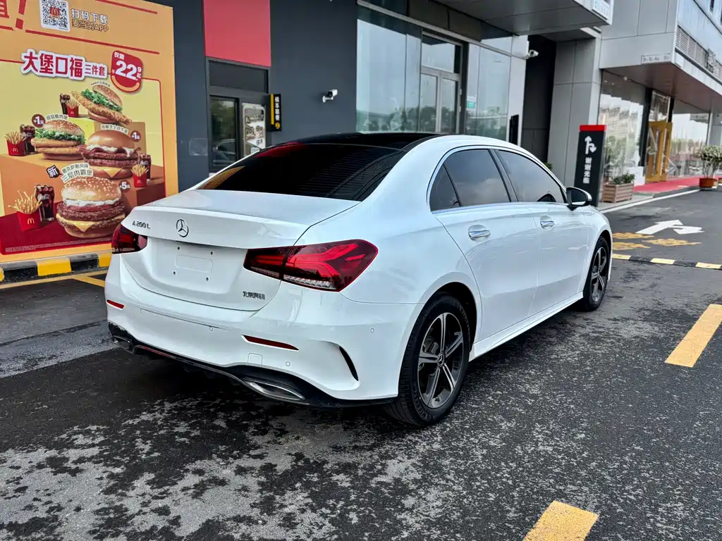Mercedes-Benz A-Class 2023 — фото 7