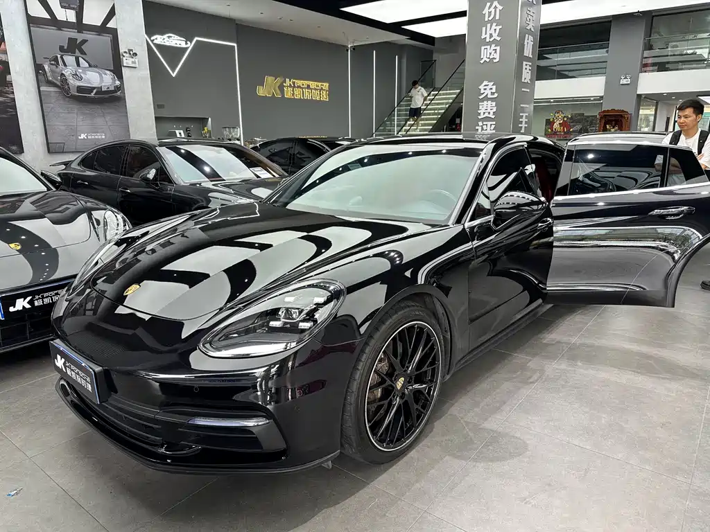 Porsche Panamera 2019 — фото 1
