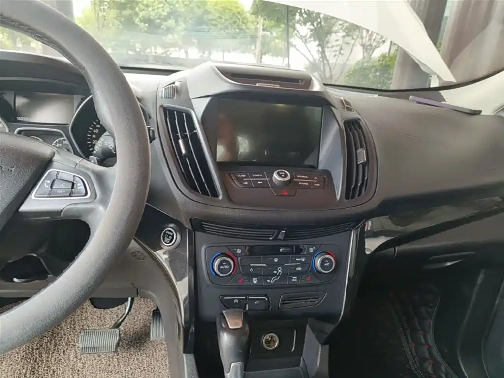 Ford Kuga 2016 — фото 13