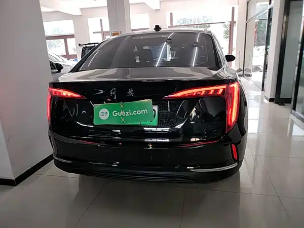 Hongqi E-QM5 2024