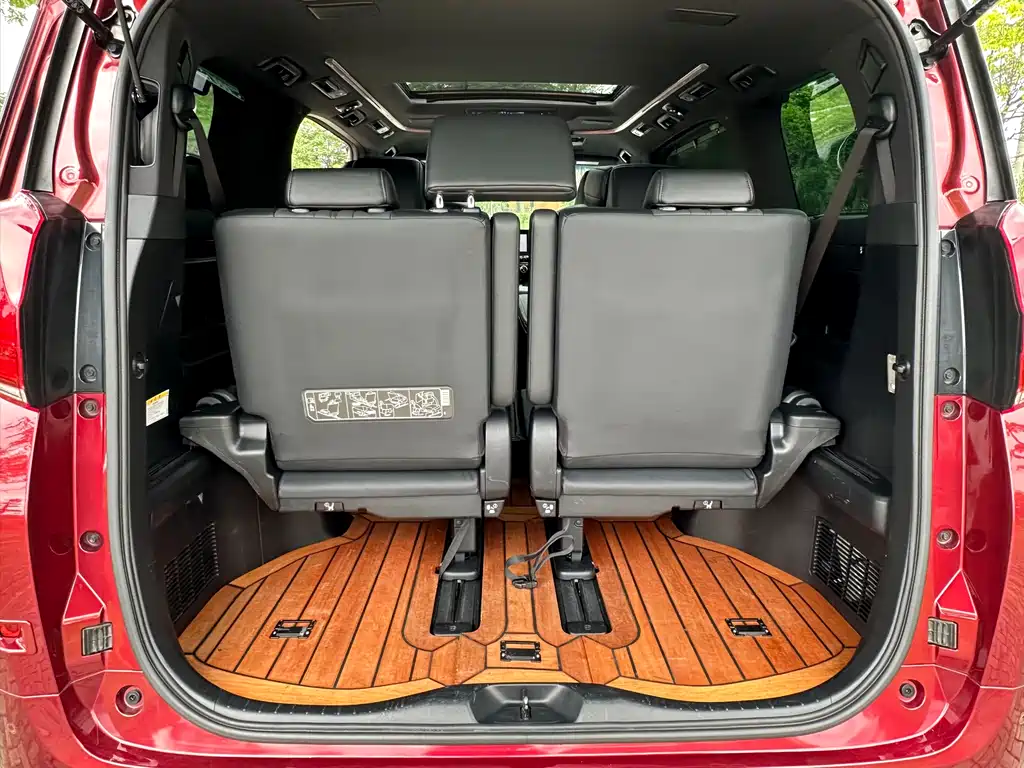 Toyota Alphard 2020 — фото 26