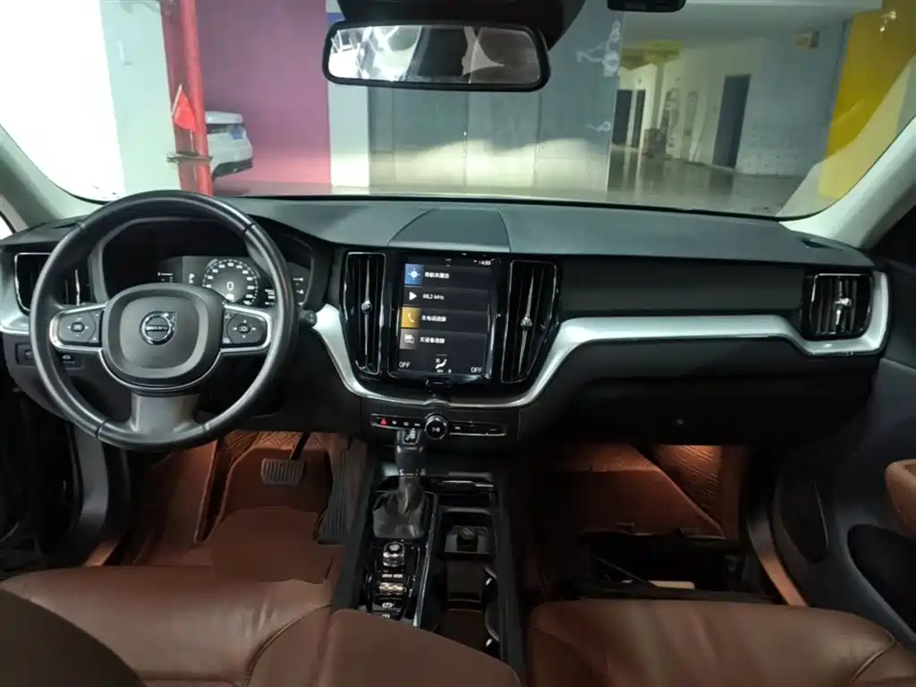 Volvo XC60 2020 — фото 10