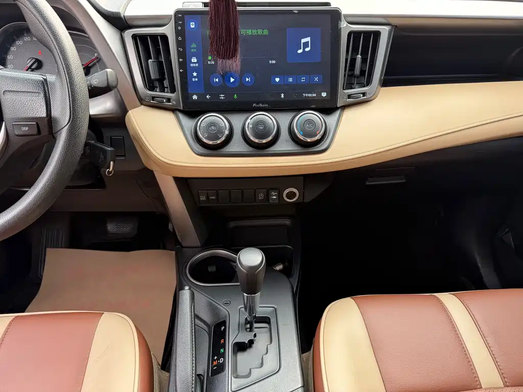 Toyota RAV4 2017 — фото 14