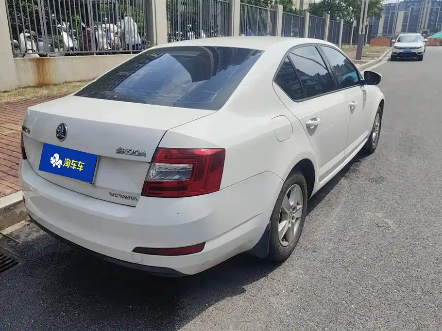 Skoda Octavia 2015 — фото 3