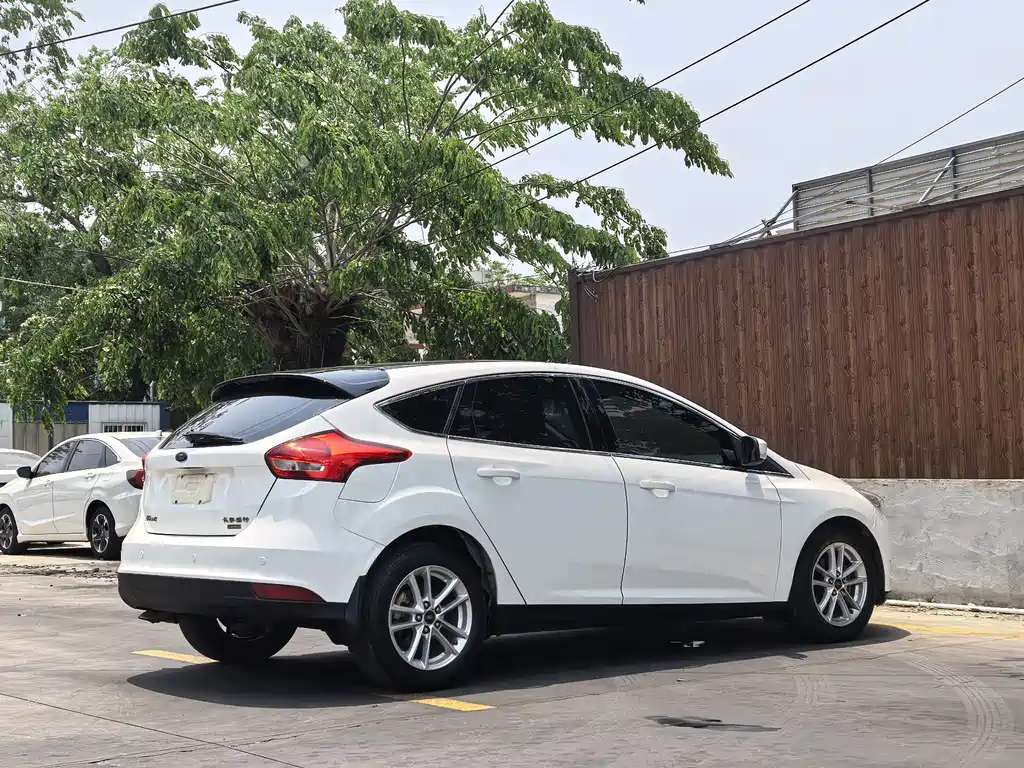 Ford Focus 2015 — фото 7