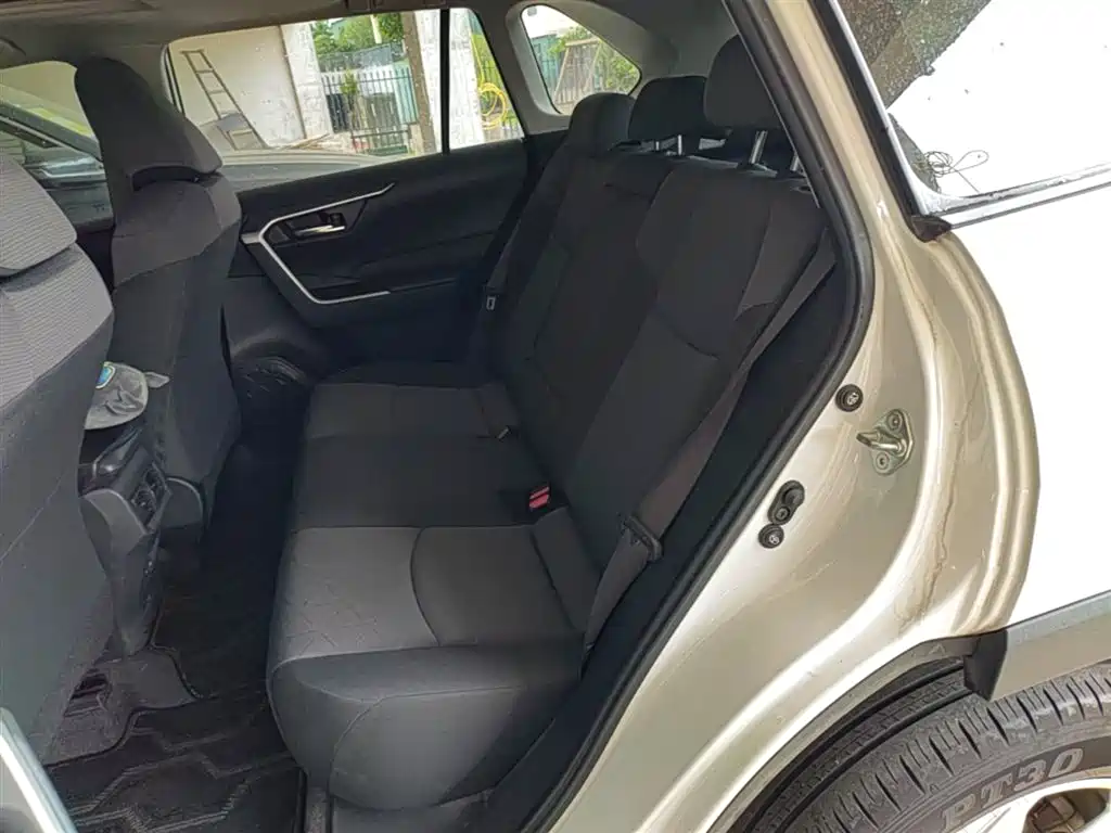 Toyota RAV4 2022 — фото 17